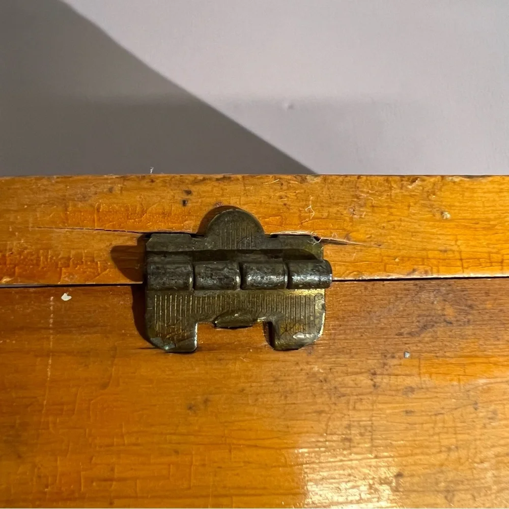 Vintage Handcrafted‎ Jewelry Box W/ Hook Lock 